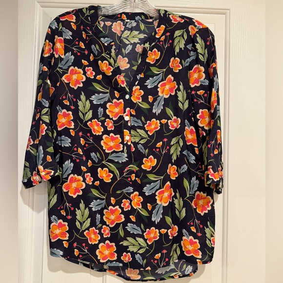 NWOT Gorgeous Floral Blouse - Picture 2 of 13